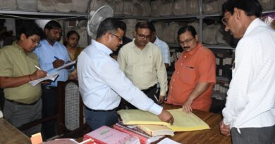 नवागत जिलाधिकारी ने कलेक्ट्रेट स्थित कार्यालयों, पटलों, अनुभागों का किया निरीक्षण