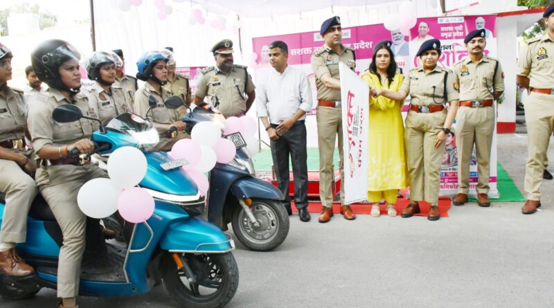 मंडलायुक्त एवं पुलिस आयुक्त ने मिशन शक्ति अभियान के तहत महिला पुलिस द्वारा निकाली गई बाइक रैली को झंडी दिखाकर किया रवाना, रैली के माध्यम से महिला सुरक्षा व जागरूकता का दिया संदेश