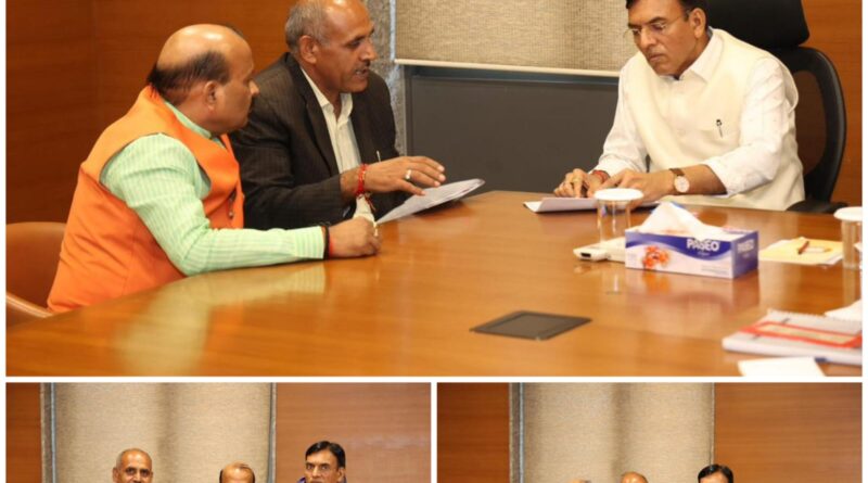 डॉ. मनसुख मांडविया खेल एवं युवा कल्याण मंत्री भारत सरकार से इंडियन एमेच्योर बॉक्सिंग फेडरेशन के अध्यक्ष एवं महासचिव ने भेंट की!!