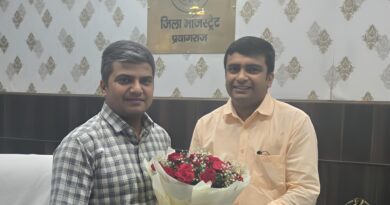 डॉ.संतोष सिंह ने डीएम से मुलाकात कर एसआरएन में नई एमआरआई मशीन और कोरांव क्षेत्र के किसानों की समस्याओं पर रखे सुझाव