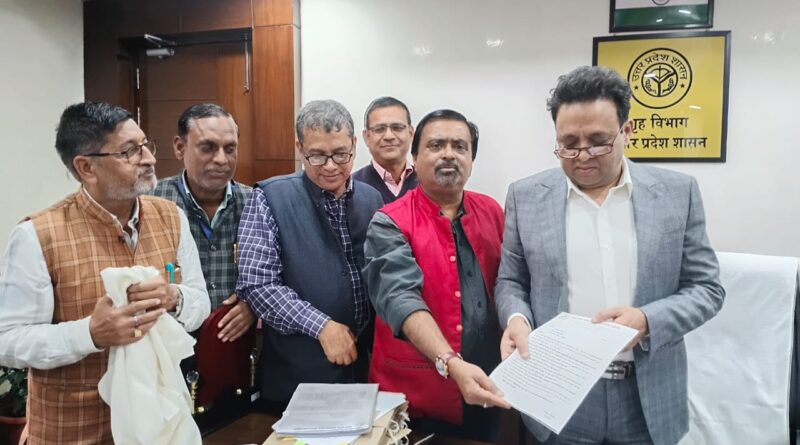 उत्तर प्रदेश मान्यता प्राप्त संवाददाता समिति (पुनर्गठित) एक प्रतिनिधिमंडल ने मिला प्रमुख सचिव सूचना से